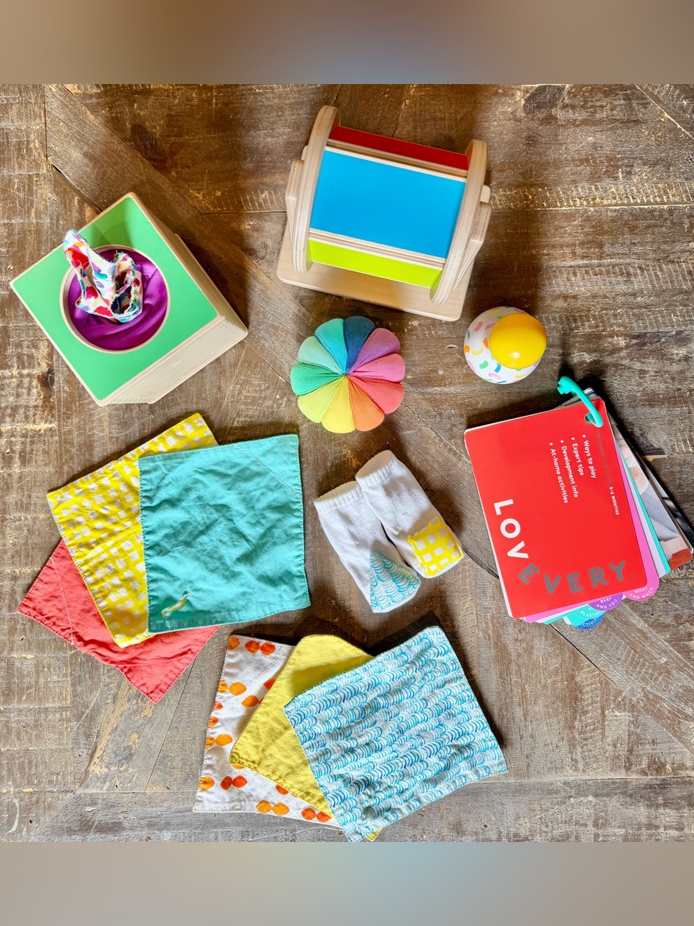LOVEVERY Magic Tissue Box The Senser Playkit Rainbow Spinner Toys 5-6 Months